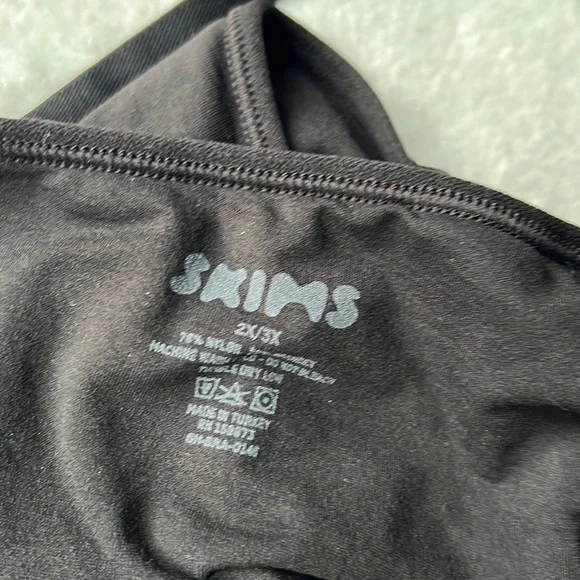 SKIMS Maternity/Nursing Sculpting Bra - Picture 9 of 9